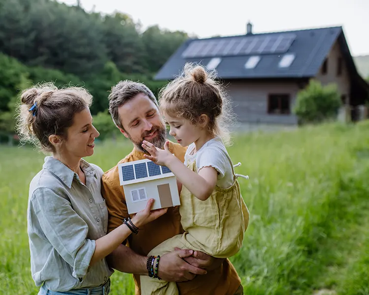 Électricien installe une prise électrique